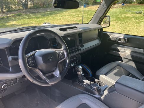 Used 2023 Ford Bronco Black Diamond image 12