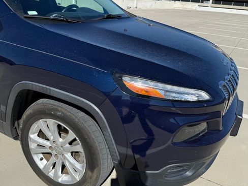 Used 2015 Jeep Cherokee Sport image 24