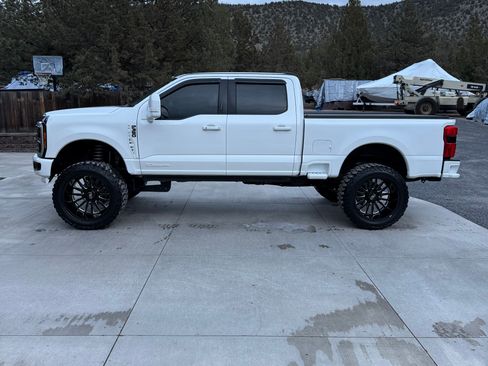 Used 2023 Ford F350 Platinum w/ FX4 Off-Road Package image 2