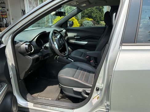 Used 2019 Nissan Kicks SR w/ SR Premium Package FWD image 8