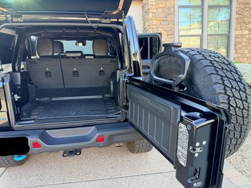 Used 2022 Jeep Wrangler Unlimited Rubicon 4xe w/ Steel Bumper Group AWD/4WD image 8