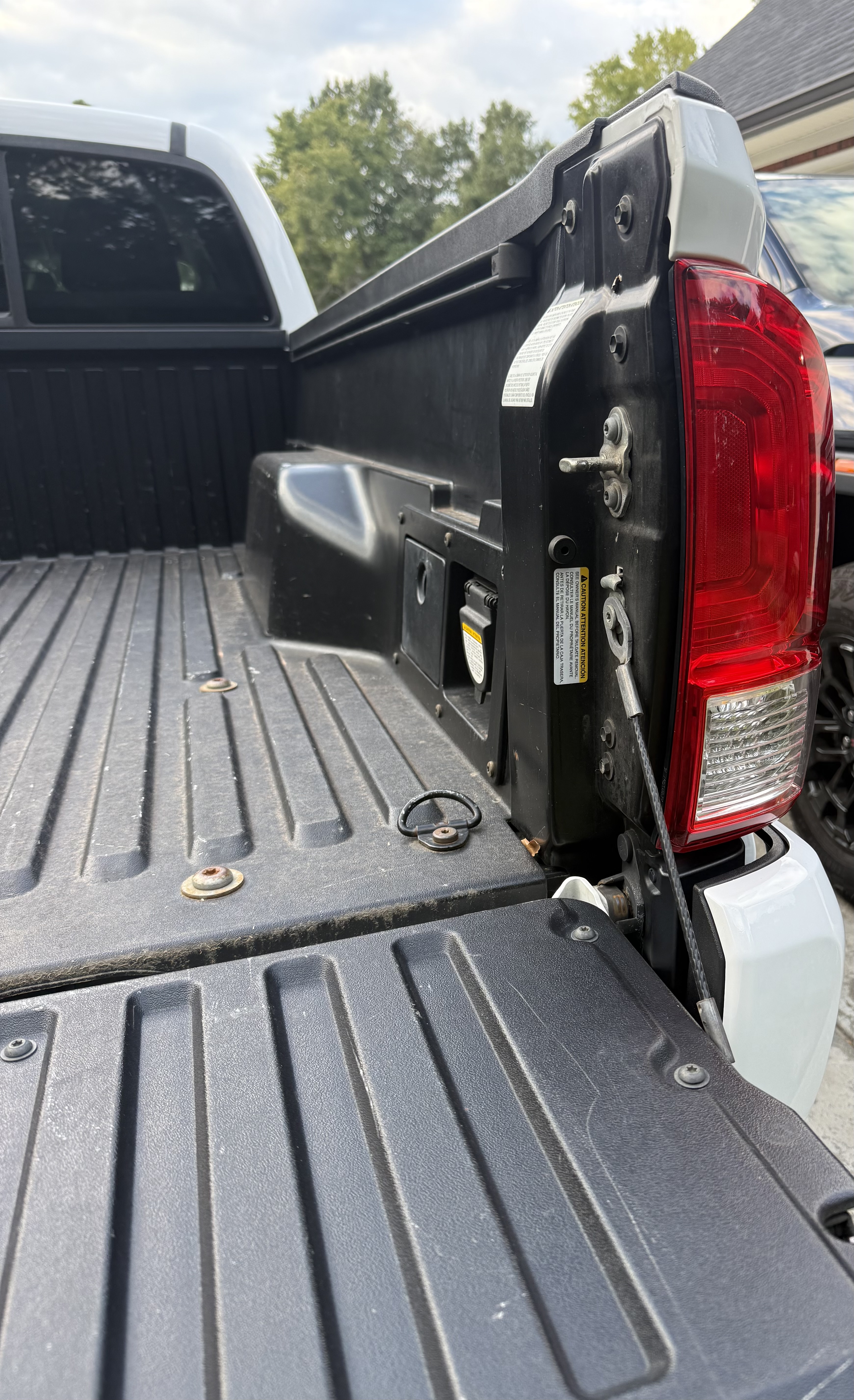 Used 2017 Toyota Tacoma TRD Sport AWD/4WD image 24