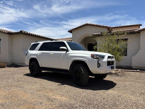 Used 2022 Toyota 4Runner SR5 Premium AWD/4WD image 5