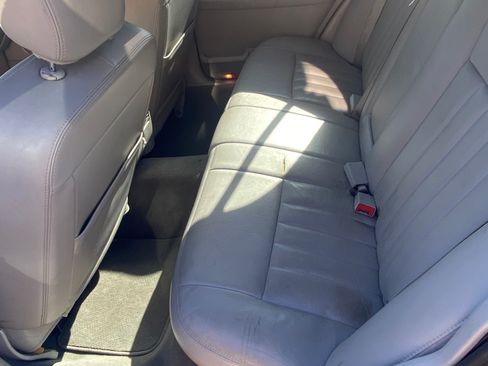 Used 2007 Lincoln Town Car Signature image 15