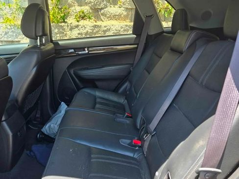 Used 2012 Kia Sorento SX image 9