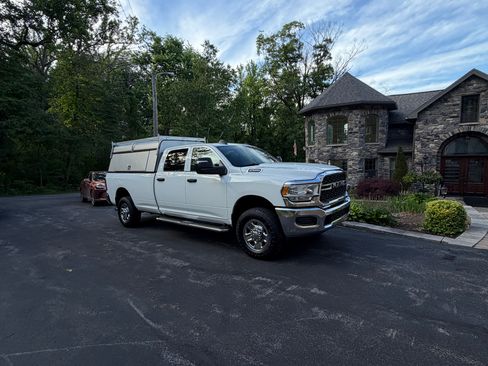 Used 2024 RAM 2500 Tradesman w/ Chrome Appearance Group AWD/4WD image 1