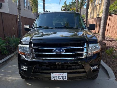 Used 2017 Ford Expedition XLT RWD image 1