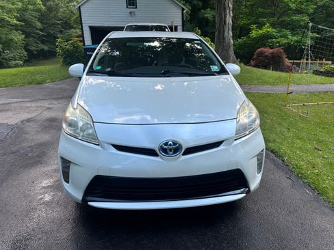 Used 2013 Toyota Prius Two FWD image 2