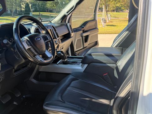 Used 2019 Ford F150 Platinum w/ Equipment Group 701A Luxury image 14