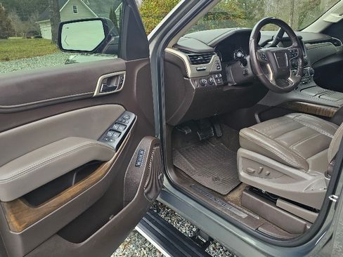Used 2018 GMC Yukon XL Denali w/ Denali Ultimate Package image 8