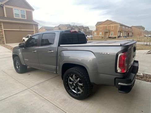 Used 2018 GMC Canyon SLT w/ Driver Alert Package image 4