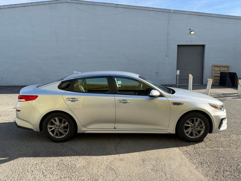 Used 2019 Kia Optima LX image 10