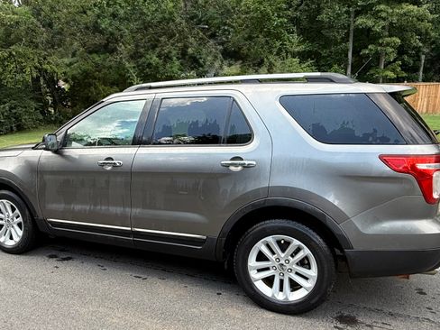 Used 2011 Ford Explorer XLT w/ 202A Rapid Spec Order Code FWD image 5