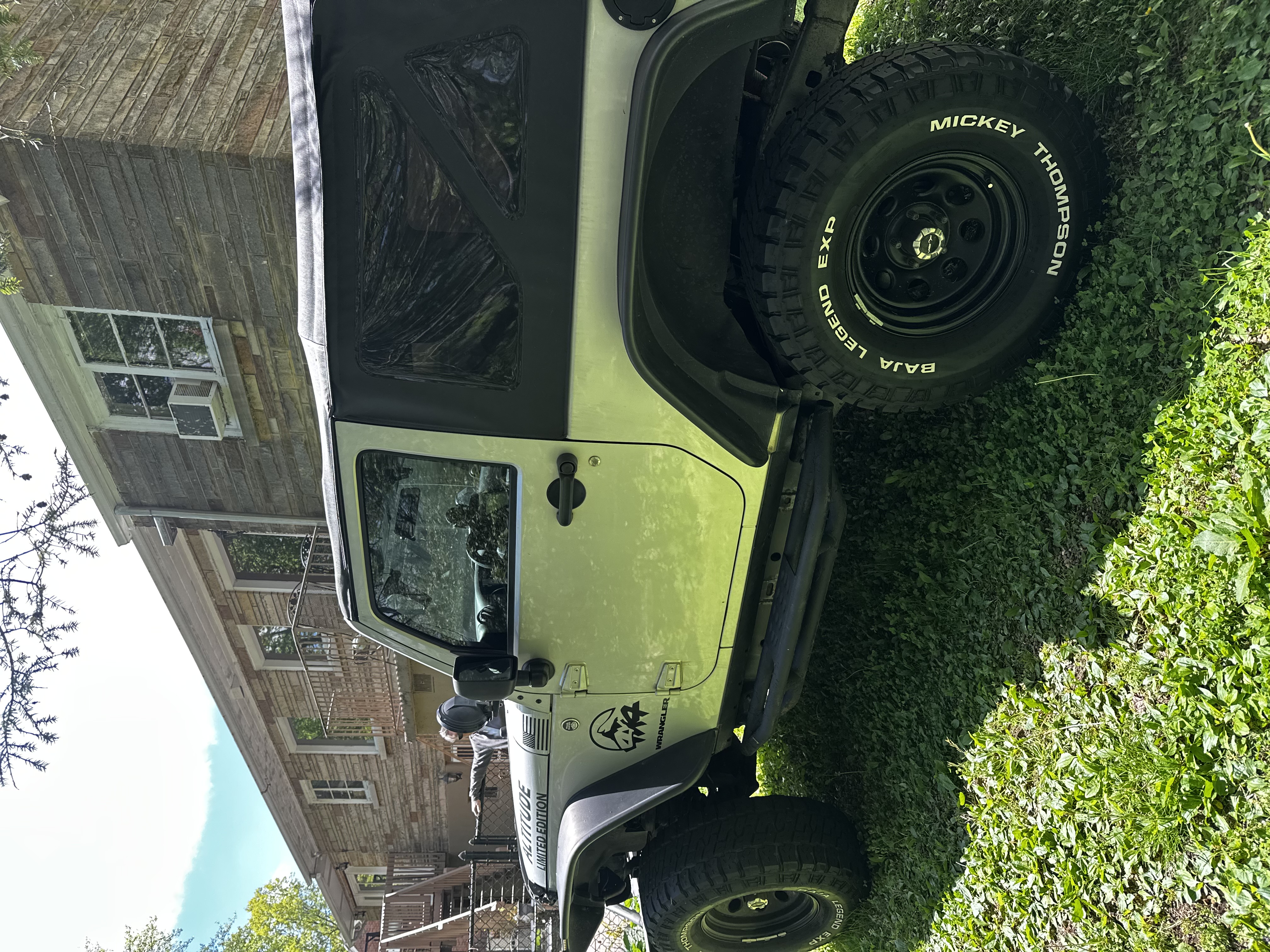 Used 2012 Jeep Wrangler Sahara AWD/4WD image 10
