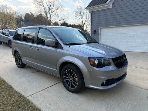 Used 2018 Dodge Grand Caravan SE FWD image 15