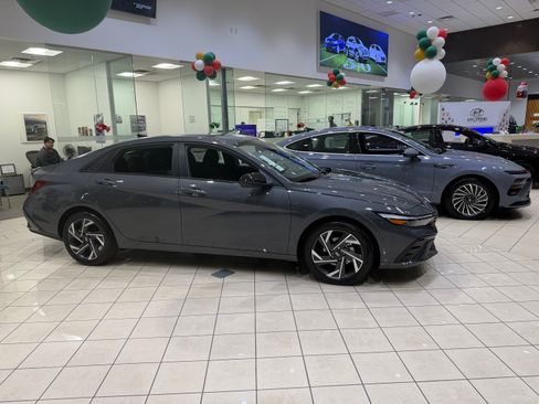 Used 2025 Hyundai Elantra Sport image 22