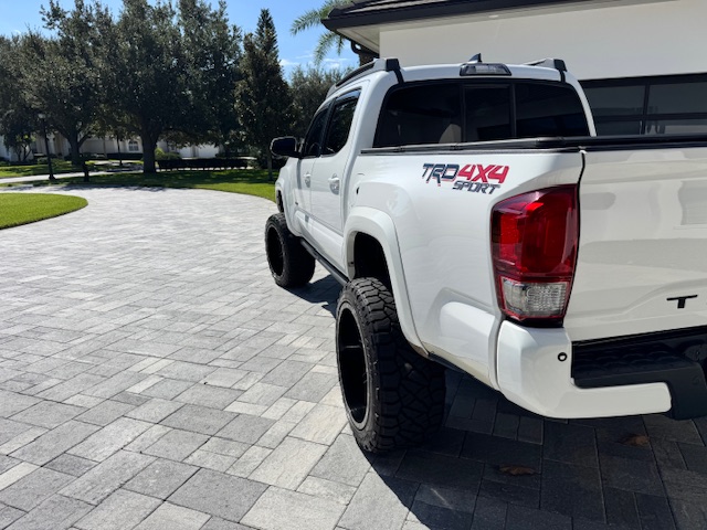 Used 2016 Toyota Tacoma TRD Sport AWD/4WD image 6