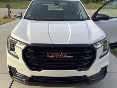 Used 2024 GMC Terrain SLE w/ Driver Convenience Package
