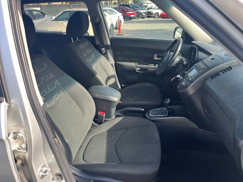 Used 2013 Kia Soul + w/ Audio Pkg FWD image 17