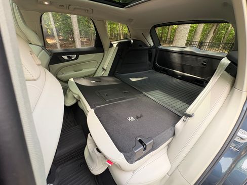 Used 2025 Volvo XC60 B5 Plus w/ Protection Package Premier AWD/4WD image 15