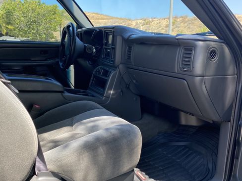 Used 2004 Chevrolet Silverado 2500 LS RWD image 9