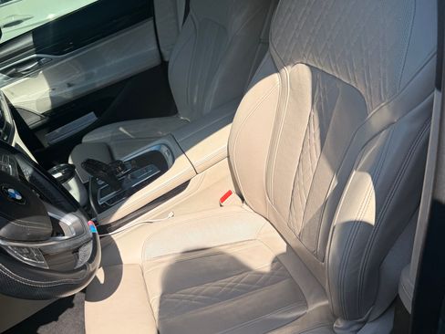 Used 2019 BMW 750i w/ Executive Package RWD image 6