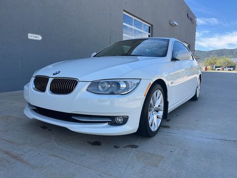 Used 2011 BMW 328i Coupe image 2