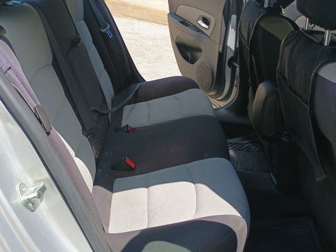 Used 2014 Chevrolet Cruze LS image 6