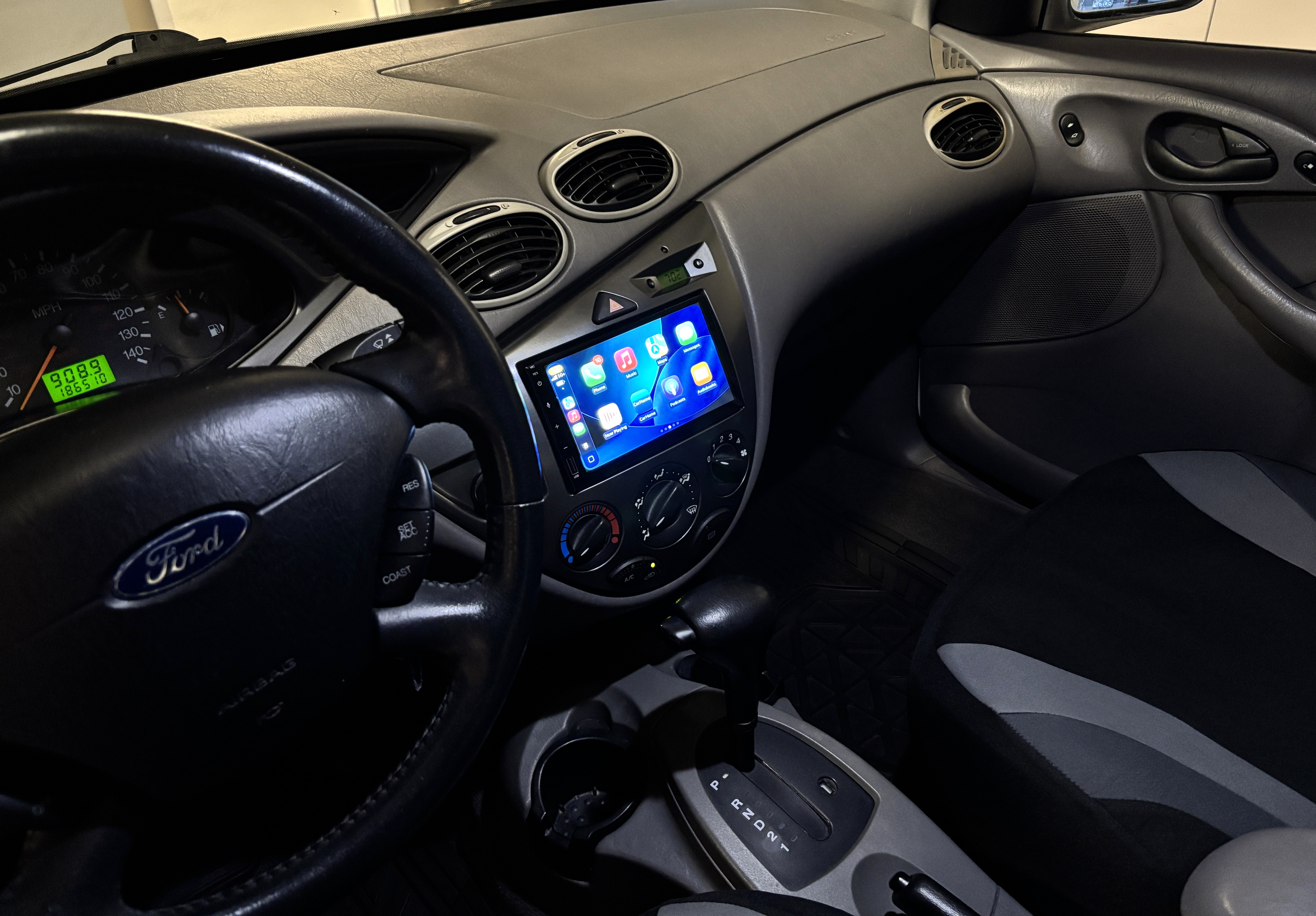 Used 2004 Ford Focus ZX3 Hatchback FWD image 2