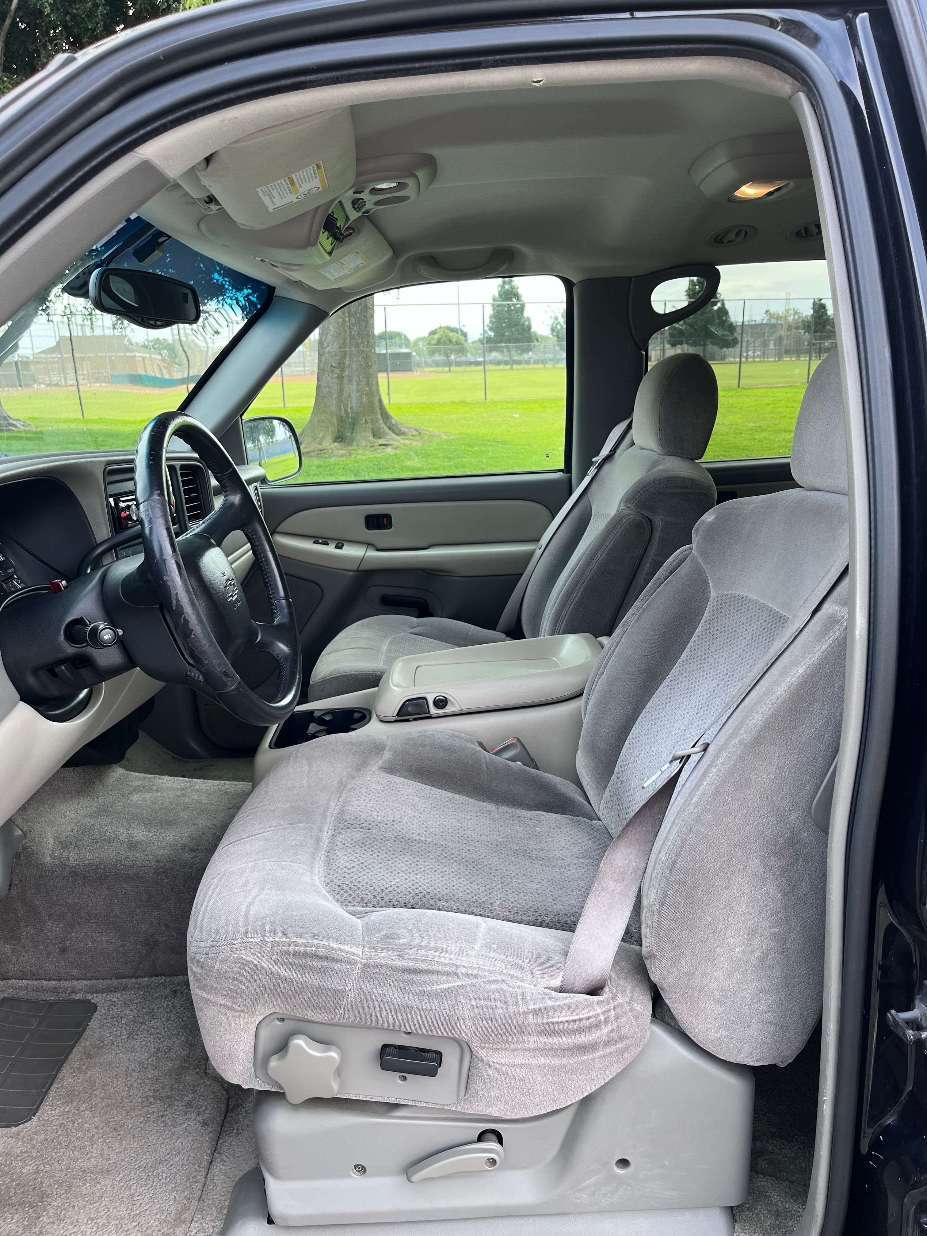 Used 2001 Chevrolet Suburban 2500 LS w/ LS Preferred Equipment Group RWD image 12