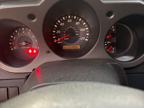 Used 2003 Nissan Frontier XE image 2