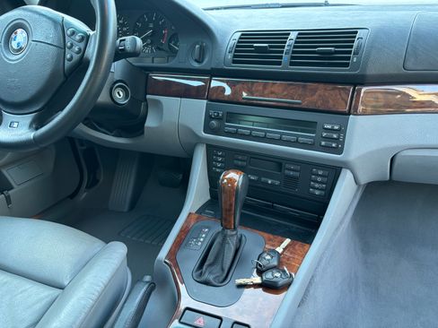 Used 2001 BMW 540i Sedan image 22