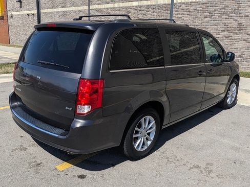 Used 2019 Dodge Grand Caravan SXT image 2