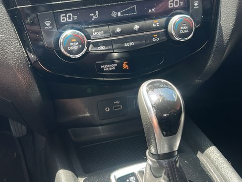Used 2019 Nissan Rogue Sport SV FWD image 15