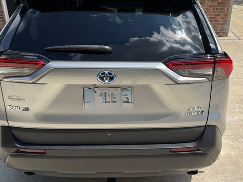 Used 2021 Toyota RAV4 XLE Premium AWD/4WD image 6