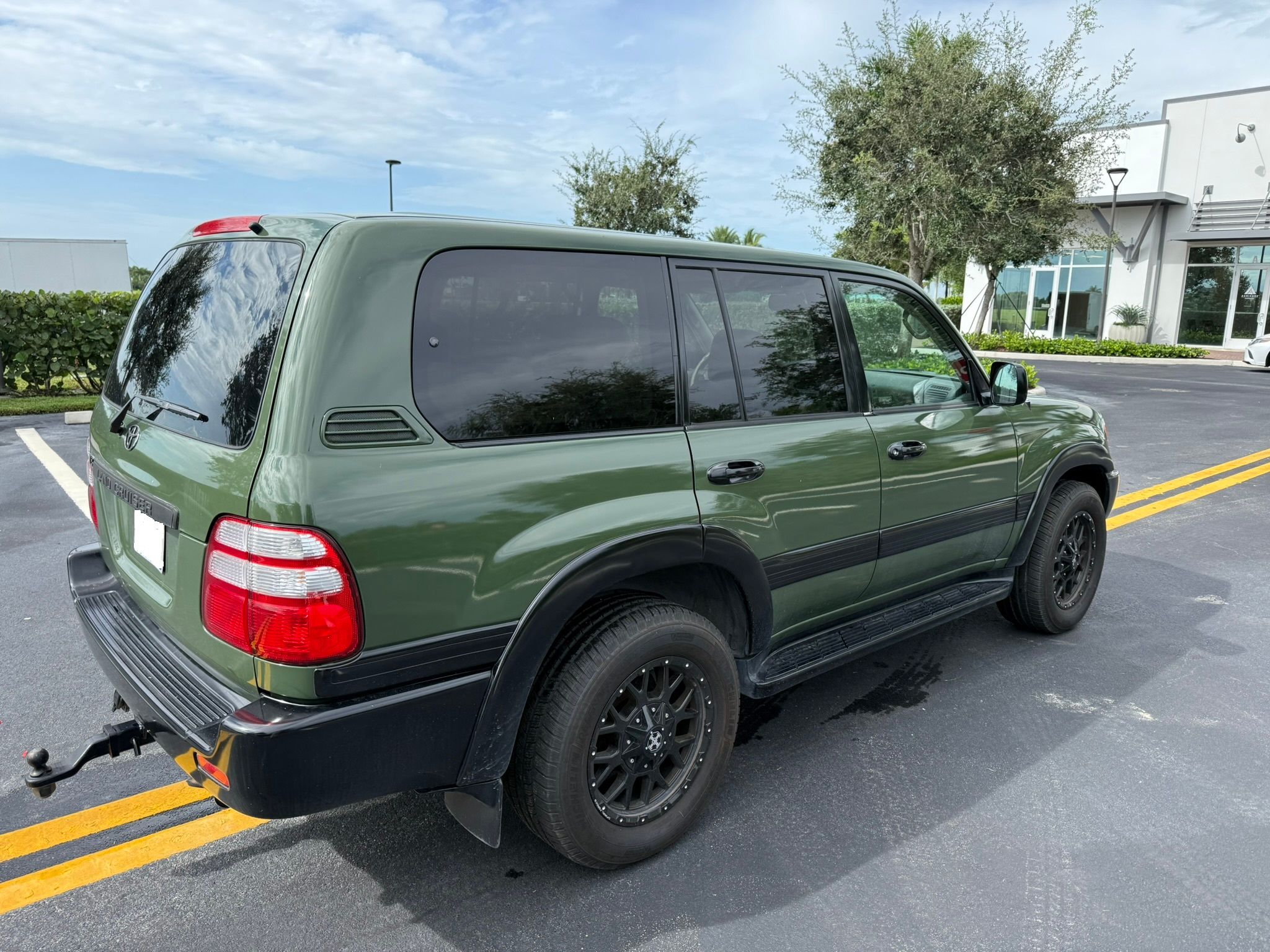 Used 2004 Toyota Land Cruiser AWD/4WD image 2