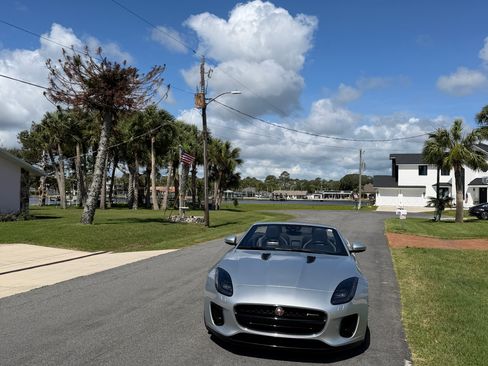 Used 2019 Jaguar F-TYPE R-Dynamic RWD image 8