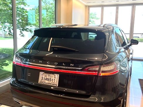 Used 2022 Lincoln Nautilus Reserve w/ Equipment Group 201A image 4