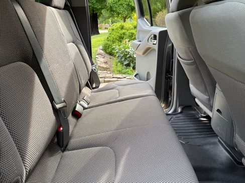 Used 2016 Nissan Frontier SV AWD/4WD image 6