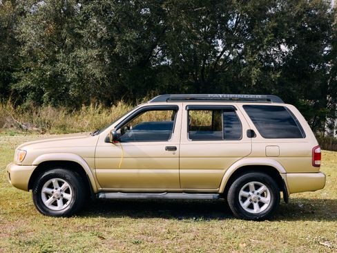 Used 2004 Nissan Pathfinder SE w/ (SRF) SE Sunroof Pkg image 1