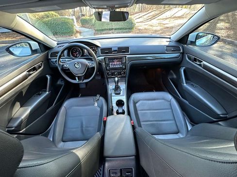 Used 2018 Volkswagen Passat 2.0T SE image 16