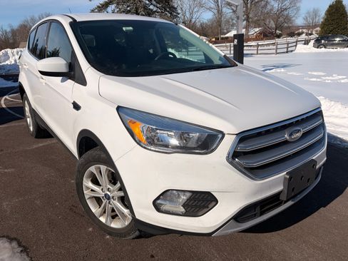 Used 2017 Ford Escape SE image 1