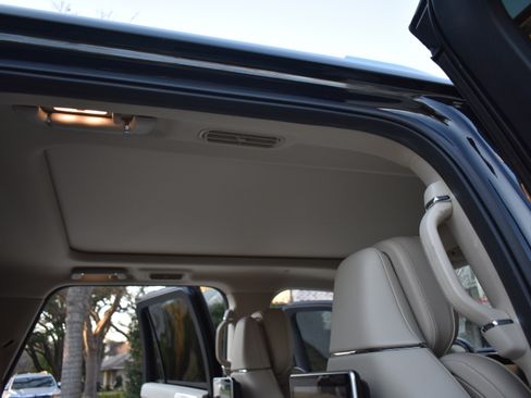 Used 2019 Lincoln Navigator L Reserve image 24