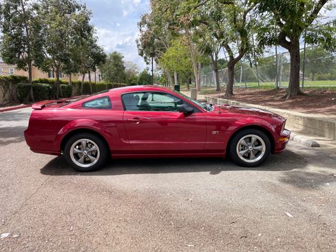 Used 2005 Ford Mustang GT image 2