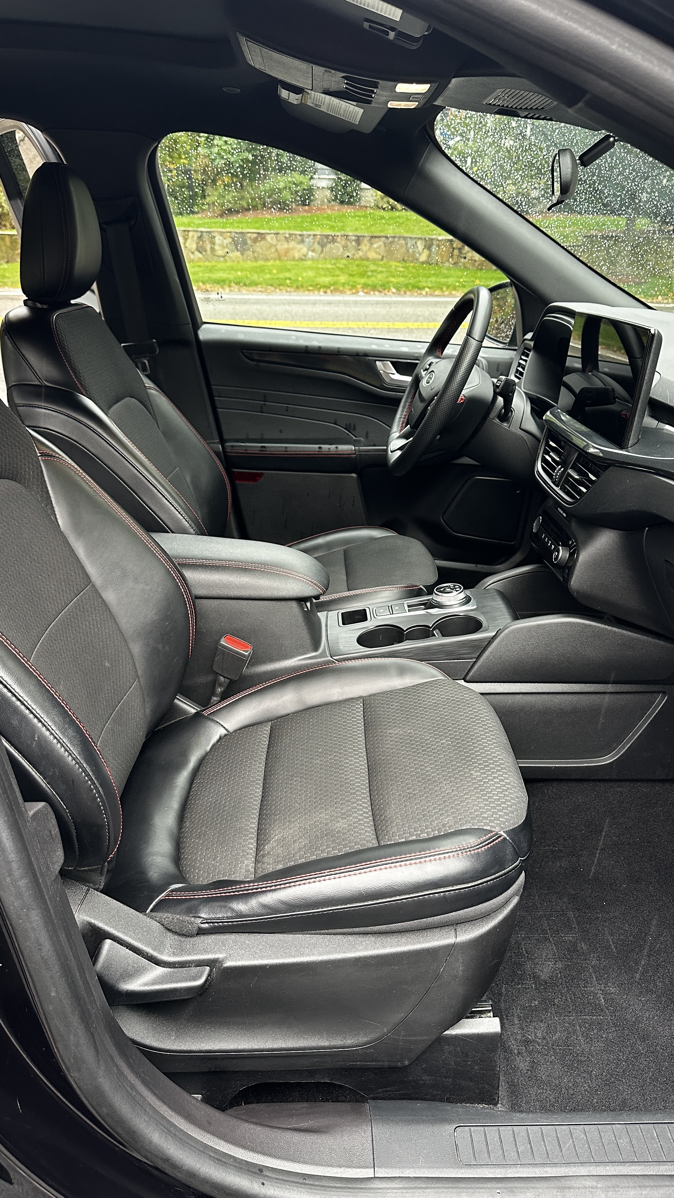 Used 2023 Ford Escape ST-Line w/ Tech Pack #1 AWD/4WD image 6