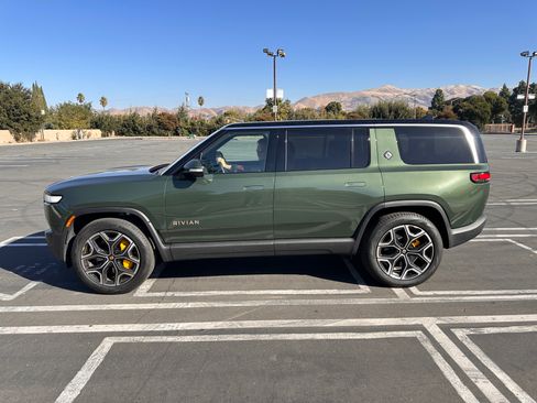 Used 2024 Rivian R1S Adventure image 23