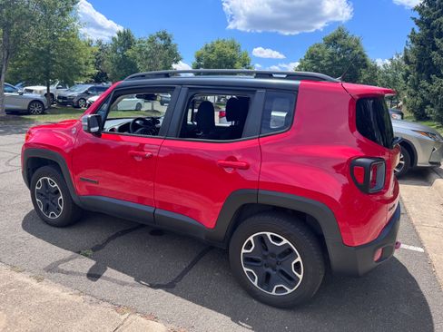 Used 2015 Jeep Renegade Trailhawk AWD/4WD image 2