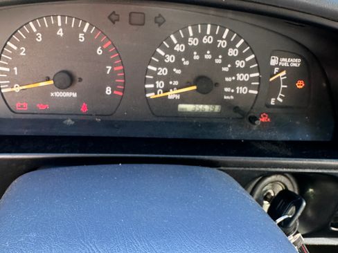 Used 2000 Toyota Tacoma 4x4 Regular Cab image 4