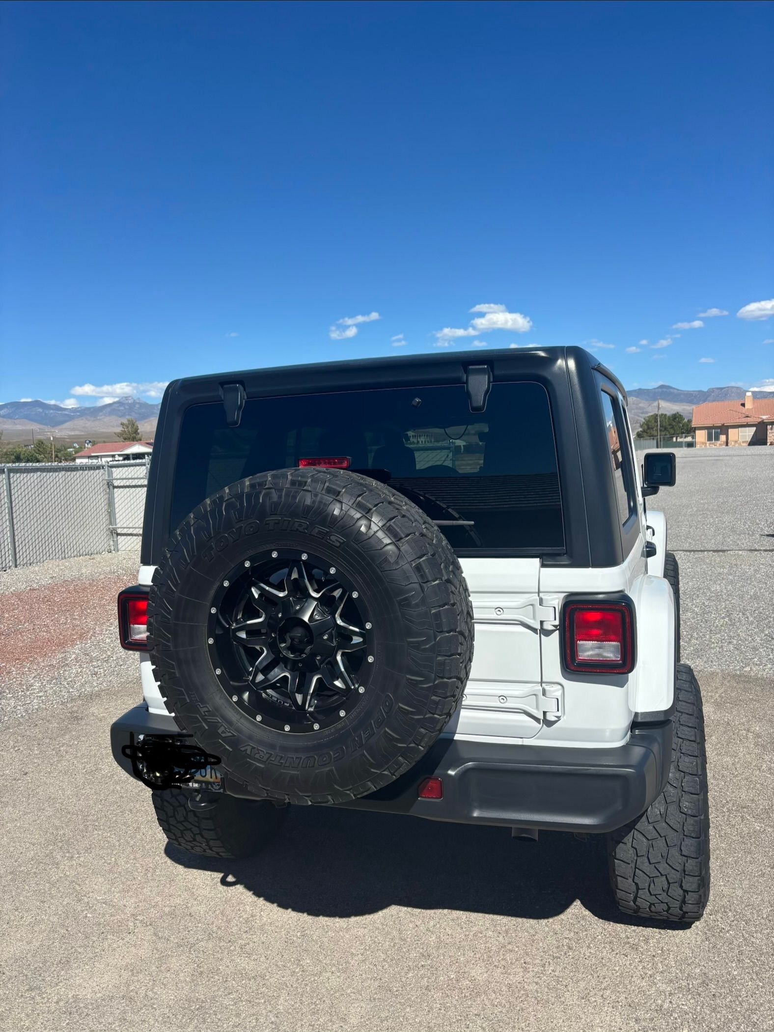 Used 2018 Jeep Wrangler Unlimited Sahara w/ Dual Top Group AWD/4WD image 11