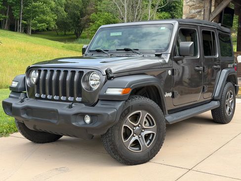 Used 2018 Jeep Wrangler Unlimited Sport S AWD/4WD image 1